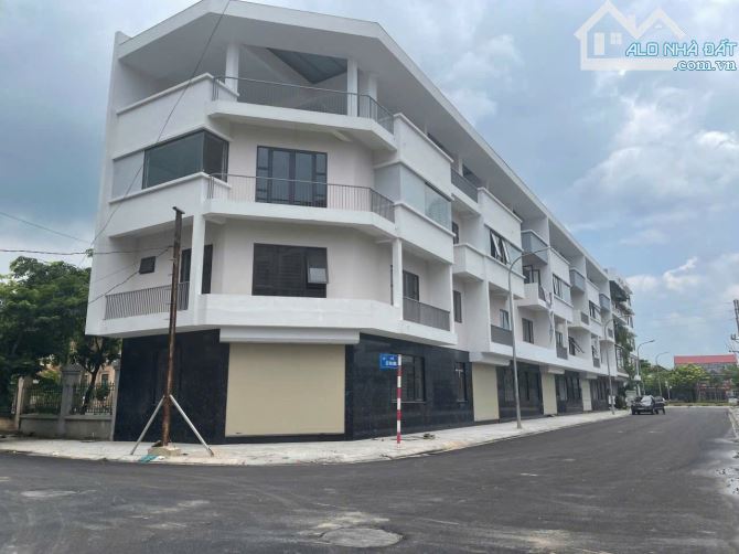 Cần bán 4 căn shop liền kề liền nhau chân chung cư La Fortuna Vĩnh Yên