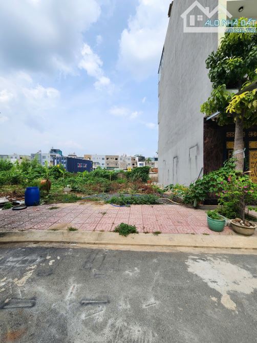 Bán đất 6.5x12m, đường D4 KDC Phúc Đạt p. Tân Đông Hiệp gần Vincom 550