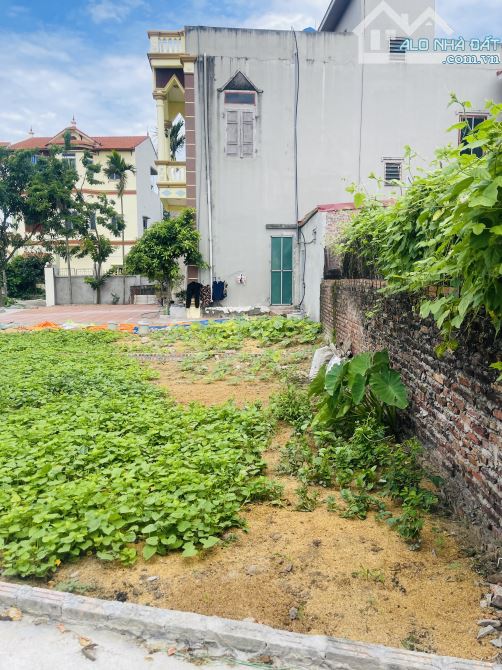 Cần bán nhanh lô 2 mặt ngõ thông ô tô ra vào 60m2 mt4m8-An Bình-Thuận Thành