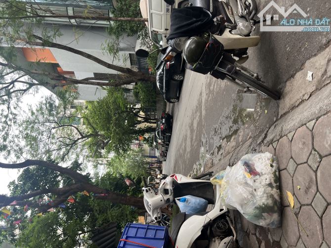 Á Hậu Chân Dài Thanh Xuân_ Deal hời cho các nhà đầu tư