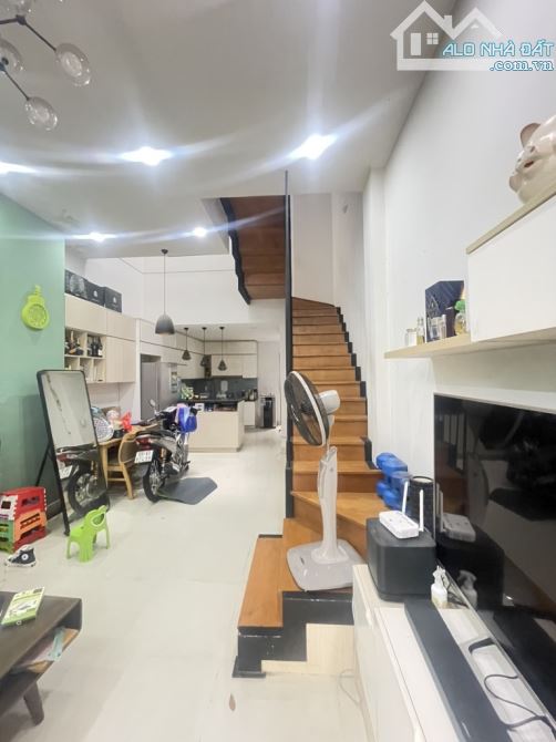 Hàng HOT , nhà đẹp HÀ HUY GIÁP - HẺM 7m- 3 TẦNG SÁT NGÃ 4 GA -💰 5.3 tỷ