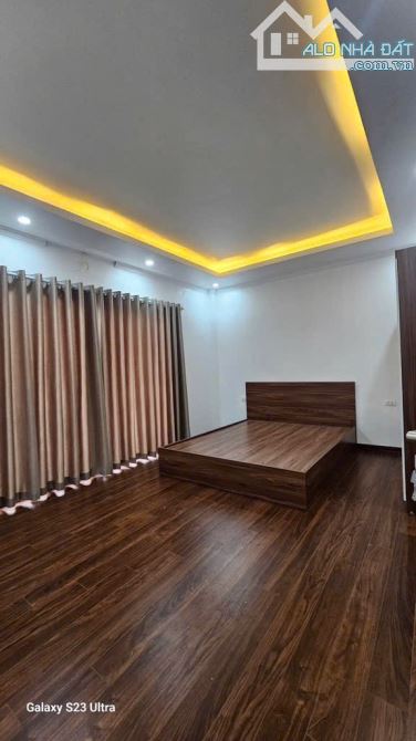 5 TẦNG LÔ GÓC - BÃI XE GẦN NHÀ - GẦN HOÀNG QUỐC VIỆT - NGHĨA TÂN - CẦU GIẤY