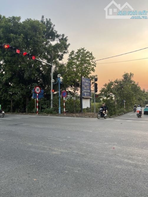 🏡Ô TÔ ĐỖ CỬA- 10 MÉT RA Ô TÔ TẢI TRÁNH-THÔNG THOÁNG -VỊ TRÍ RẤT TIỀN NĂNG -ĐẦU TƯ-GIÁP HẢ