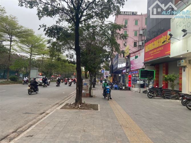 LÔ GÓC PHÂN LÔ NGUYỄN KHÁNH TOÀN OTO TRÁNH VỈA HÈ KINH DOANH TỐT 90m MT 6m 33.8 Tỷ