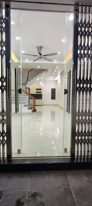 Nhà đẹp 3 tầng xây mới  ngõ nông đường Liên Hà 1