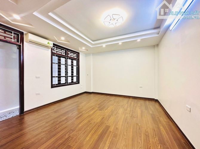 TRUNG TÂM CẦU GIẤY XÂY MỚI 6T THANG MÁY GIÁ CHỈ 8.3T DT 42M2 - 1