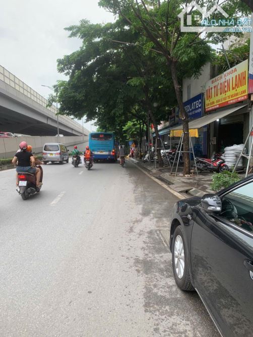 Bán nhà mặt phố Phạm Văn Đồng đoạn gần Thành phố giao lưu 94m mt 5,5m nở hậu có nhà 4 tầng - 1