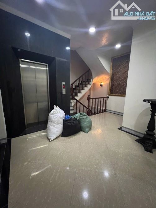 Vị trí cực hiếm, LÔ GÓC DUY NHẤT, 7 tầng, thang máy 79m2 mặt tiền đá bóng, kinh doanh đỉnh - 1