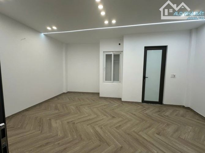 Chính chủ bán nhà dân xây mới 6 tầng, 56m, gần hồ điều hoà, ô tô VF3 vào nhà, Quan Nhân - 1