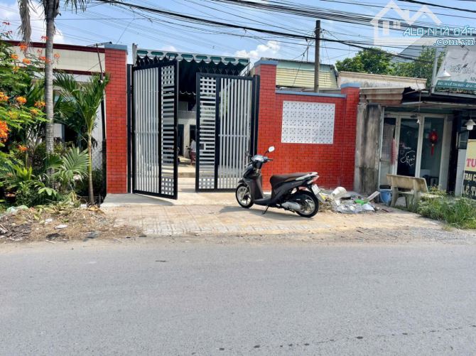 Nhà mặt tiền Lê Thị Bay, xã Tân Thạnh Đông dt 329m2 2 lầu 7pn 3wc giá 5,5 tỷ - 1