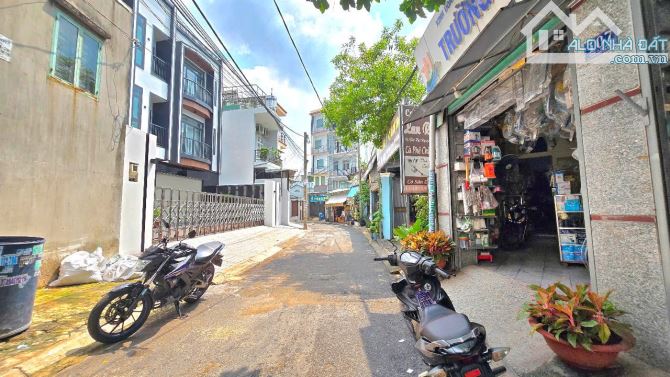 bán dãy trọ mặt tiền Đường 11, Tăng Nhơn Phú B, Q9 -ngang 6.5m - 1