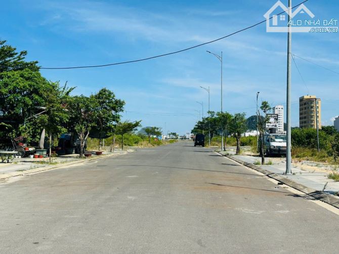 CHÍNH CHỦ BÁN CẶP ĐẤT 200M2 SƠN THỦY ĐÔNG 3 CÁCH BIỂN 150M GIÁ SỤP NHỈNH 10 TỶ. GỌI HƯƠNG - 1
