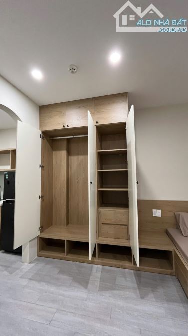 Cho Thuê CCMN Ngõ 414 Đường Láng Đống Đa 30m2 Studio Ban Công Cửa Sổ Thang Máy Gần Chợ - 1
