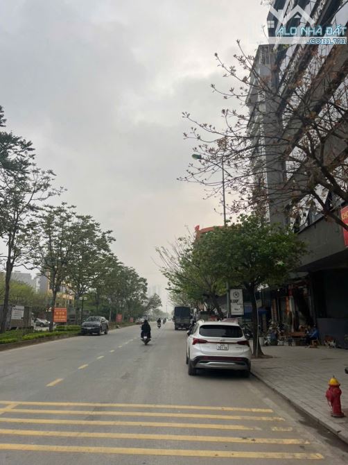 Chủ cần Tiền bán Mảnh đất mặt Phố  Lê Trọng Tấn vỉa hè đá bóng. Diện tích 50m mặt ti - 1