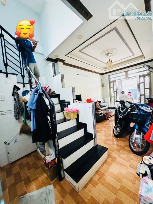 3 LẦU 3 GÁC TỚI NHÀ HẼM RỘNG RÃI THÔNG TỨ TUNG - NỞ HẬU CHÀ BÁ - 1