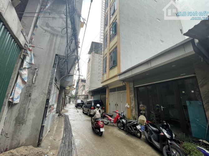 Bán Đất Tặng Nhà Cấp 4 Cầu Diễn – 51m² – MT 4m – Ngõ Thông – Ô Tô Tránh – KD 12 Tỷ - 1