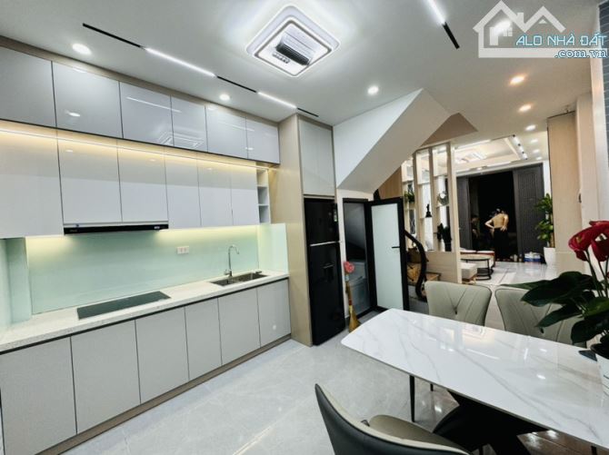 TRUNG TÂM QUẬN THANH XUÂN - Ô TÔ VÀI CHỤC BƯỚC - 5 TẦNG - 5 NGỦ - SỔ VUÔNG - FULL NỘI THẤT - 1