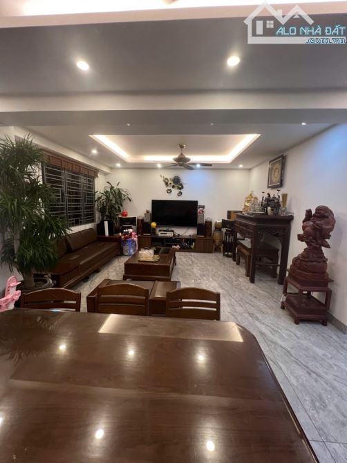 Á Hậu Chân Dài Thanh Xuân_ Deal hời cho các nhà đầu tư - 1