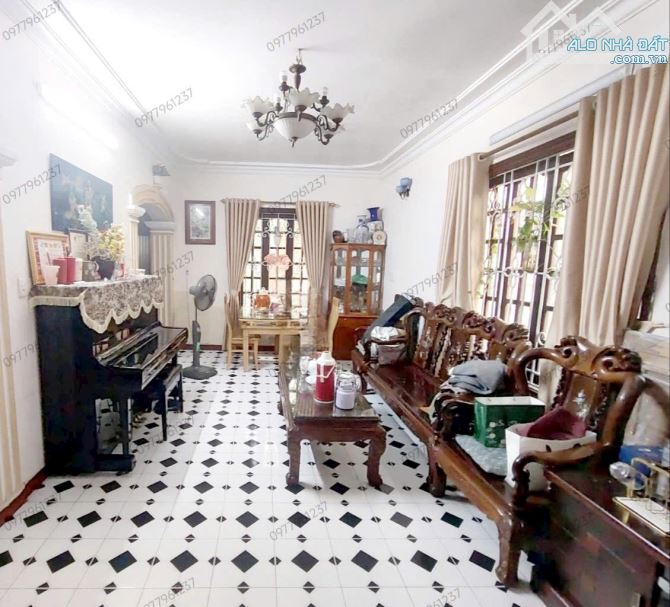 BÁN NHÀ CẦU GIẤY 65m2. LÔ GÓC - 3 MẶT NGÕ - GARA Ô TÔ + MẶT TIỀN RỘNG 6,2m - 1