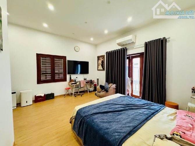 Bán nhà nguyễn văn cừ 302m2 xây 3 tầng , ngõ ô tô tránh , kinh doanh - 12