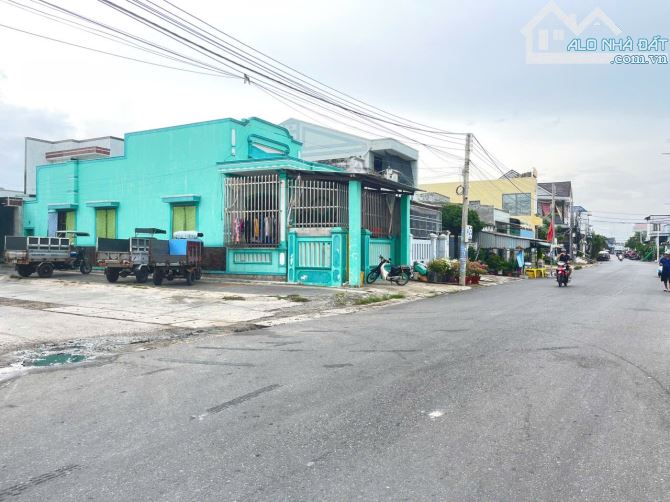 MỘT LÔ ĐẤT MẶT TIỀN KINH DOANH BUÔN BÁN CÁC NGÀNH NGHỀ   Dt 100 m 5x20 full thổ cư  : giá - 2