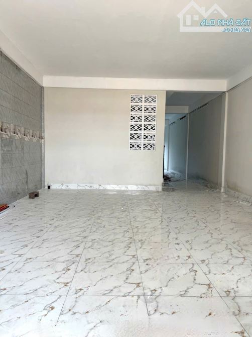 Nhà mặt tiền Lê Thị Bay, xã Tân Thạnh Đông dt 329m2 2 lầu 7pn 3wc giá 5,5 tỷ - 2