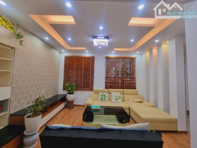 Bán nhà Hoàng Cầu, ô tô tránh, kd đỉnh, 80m2x4T, chỉ 25 tỷ - 2
