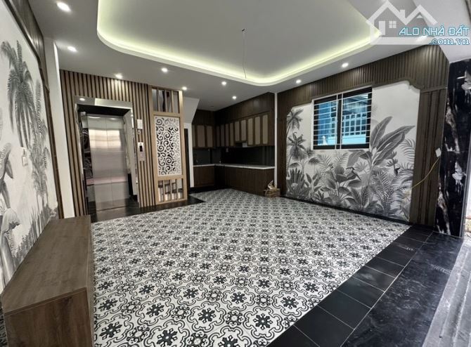 Bán nhà 6 tầng Ngô Gia Tự, Long Biên - thang máy - ô tô vào nhà - lô góc. 42m2, giá 8.tỷ - 2