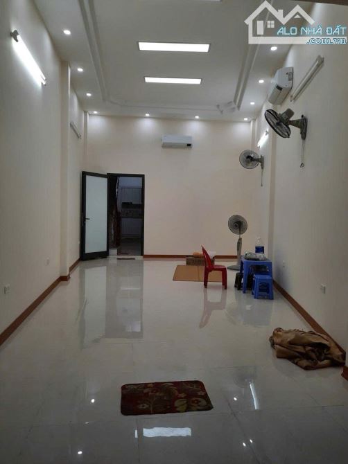 Bán nhà mặt phố Khâm Thiên, vỉa hè 6m, vị trí vàng kinh doanh, 28 tỷ - 2