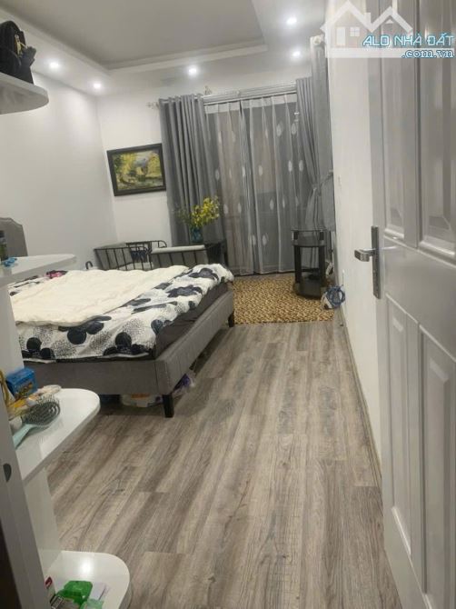 Bán nhà Lê Thanh Nghị 40m2, nhà lô góc 3 thoáng, dân xây chắc chắn, cách 20 - 2