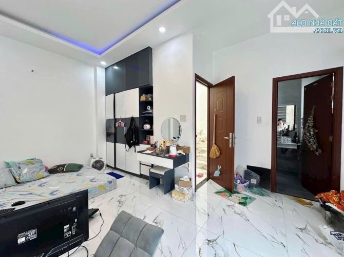 CÁCH MẶT TIỀN NGUYỄN VĂN ĐẬU 10M - 5 TẦNG MỚI ĐẸP 39M2, NGANG 5.2M, SỔ VUÔNG - Ô TÔ 4CHỖ - 2