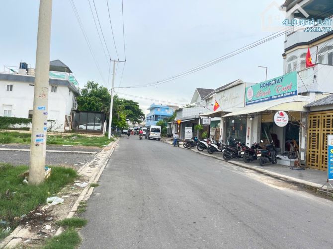 MỘT LÔ ĐẤT MẶT TIỀN KINH DOANH BUÔN BÁN CÁC NGÀNH NGHỀ   Dt 100 m 5x20 full thổ cư  : giá - 3