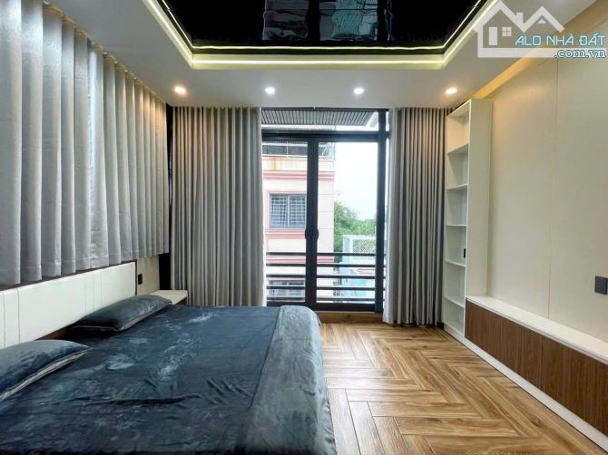 Chủ bán Nhà hẻm 5m Trần Hưng Đạo, Q1 gần CA Thành phố. Xây 1 trệt 3 lầu, Giá 4 tỷ - 3