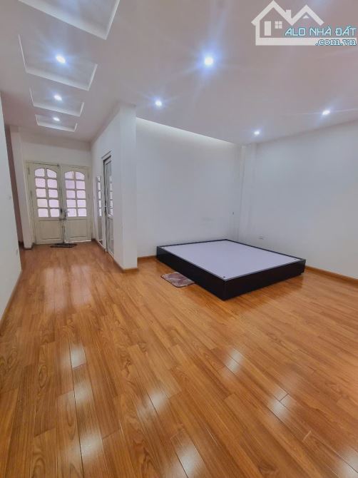 Bán nhà Hoàng Cầu, ô tô tránh, kd đỉnh, 80m2x4T, chỉ 25 tỷ - 3