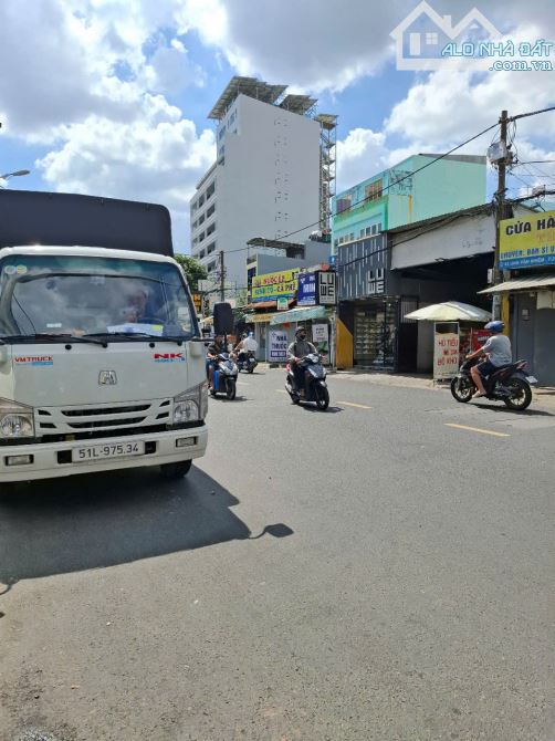 Bán nhà đất 2 tầng mặt tiền Ung Văn Khiêm . Diện tích 93 m2. Giá 11.7 tỷ ,P 17 Bình Thạnh - 3