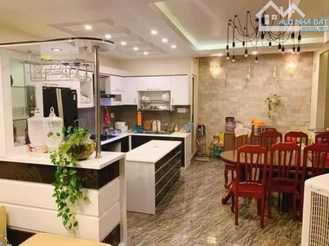 Bán nhà đường Nguyễn khoái quận 4 - 3