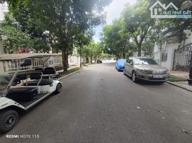 Bán Nhanh Biệt Thự Song Lập Hoa Sữa Vinhomes Riverside 215m2, 5T View Sông - 99 Tỷ - 3