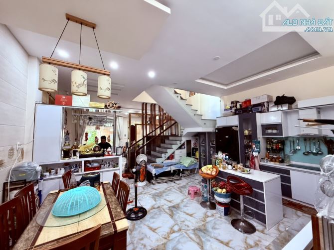 SIÊU PHẨM BIỆT THỰ 2 MẶT TIỀN Quận 8 Ngang Khủng 9m Dài 17m 4Tầng ĐẲNG CẤP CHỈ 15 Tỷ TL - 3