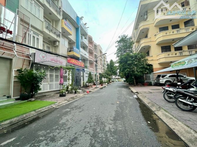 BÁN NHÀ KHU VIP 590 CÁCH MẠNG THÁNG 8 DT:5x17 NGAY CV LÊ THỊ RIÊNG CHỈ 24tỷ - 3