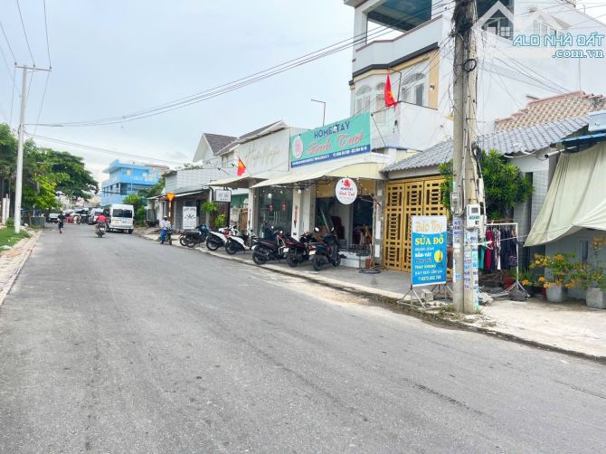 MỘT LÔ ĐẤT MẶT TIỀN KINH DOANH BUÔN BÁN CÁC NGÀNH NGHỀ   Dt 100 m 5x20 full thổ cư  : giá - 4