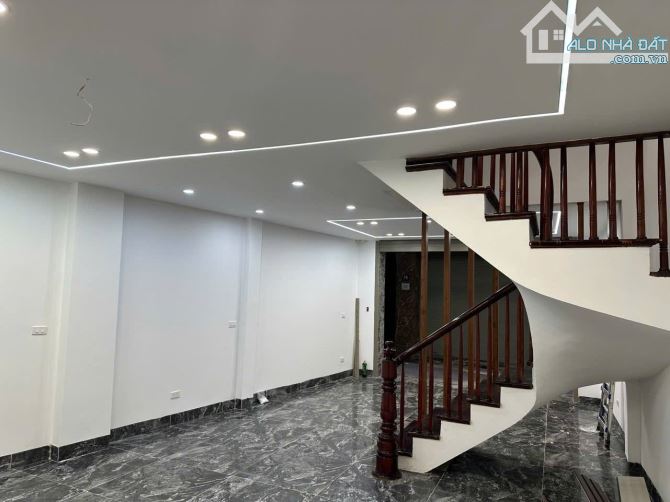 Chính chủ bán nhà dân xây mới 6 tầng, 56m, gần hồ điều hoà, ô tô VF3 vào nhà, Quan Nhân - 4