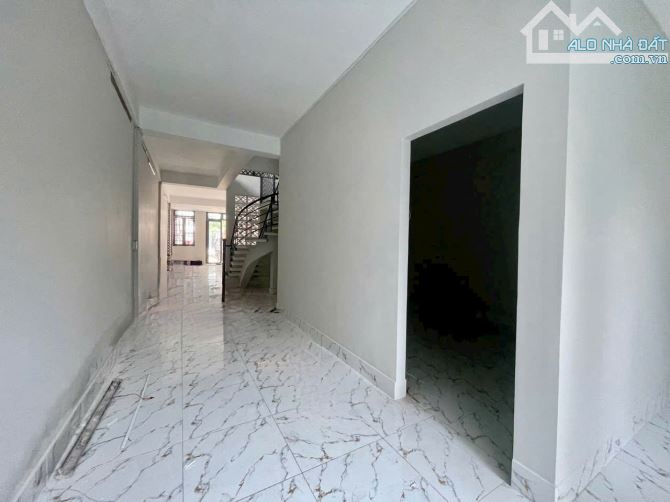 Nhà mặt tiền Lê Thị Bay, xã Tân Thạnh Đông dt 329m2 2 lầu 7pn 3wc giá 5,5 tỷ - 4