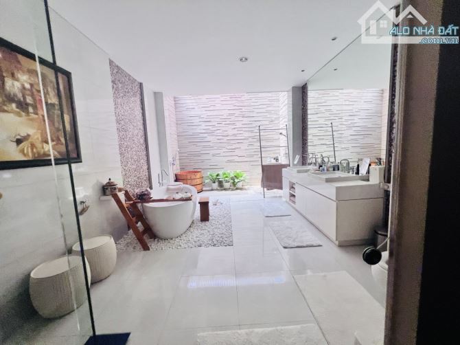 Bán Biệt thự khu Hoàng Việt -Út Tich 750m2 5 TẦNG 9 PN  136 tỷ - 4