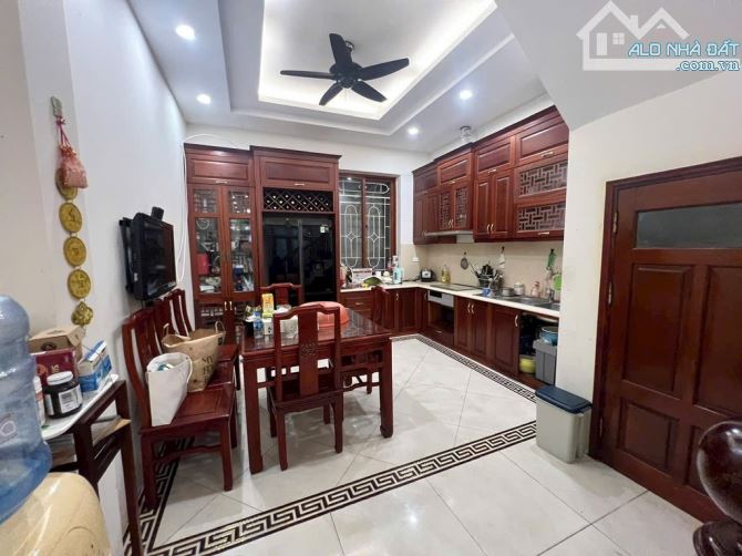 BÁN NHÀ PHỐ NGUYỄN TUÂN- KHU PHÂN LÔ- OTO VÀO NHÀ- KINH DOANH- CÁCH MẶT PHỐ 5M - 4