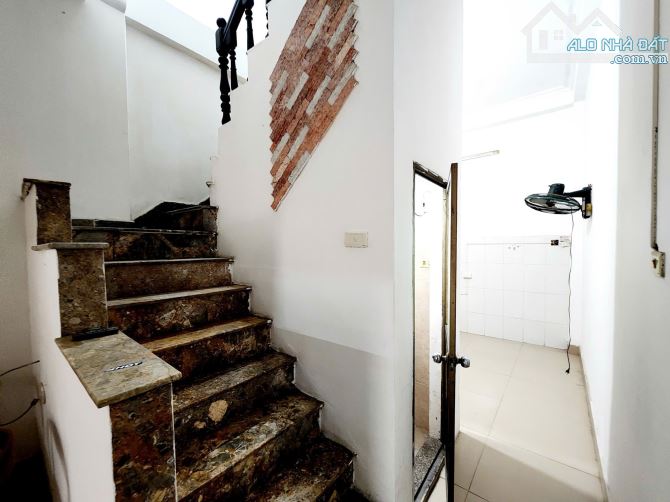 BÁN NHÀ LÃNG YÊN – Ô TÔ ĐỖ CỬA – NGÕ THÔNG –  30M² - 3.2M MT – CHỈ 10.2 TỶ - 4