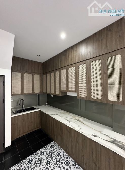 Bán nhà 6 tầng Ngô Gia Tự, Long Biên - thang máy - ô tô vào nhà - lô góc. 42m2, giá 8.tỷ - 4