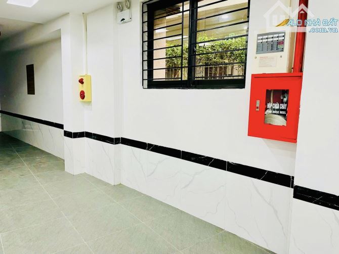 LÔ GÓC 3 THOÁNG ĐỘI CẤN, TÒA CĂN HỘ 8 TẦNG, THU 180 Tr, 30m RA PHỐ, 95m MT 6m 29 Tỷ - 4