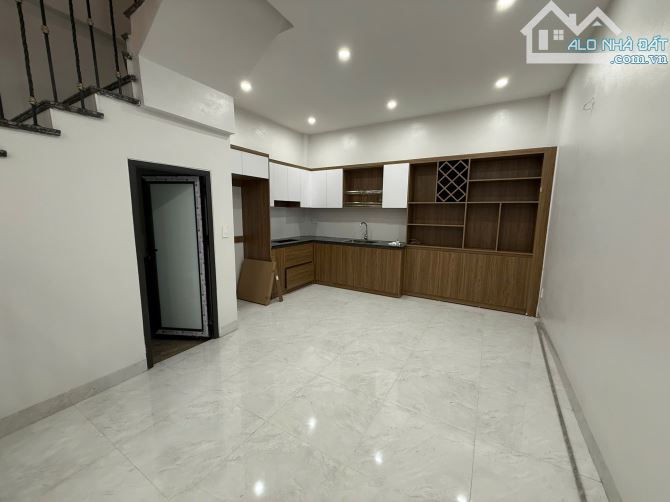 Bán nhà 3 tầng làn 2 Hoàng Hoa Thám, ngõ ô tô, dt 43m2, mt 4.35m, ĐB giá 4.35 tỷ - 5