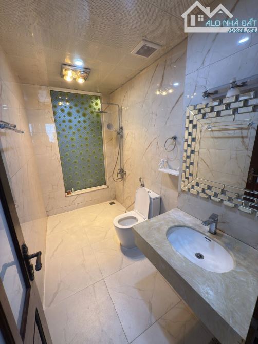BÁN TÒA NHÀ PHỐ THỊNH QUANG - ĐỐNG ĐA 97m 9 TẦNG MẶT TIỀN 5.5m GIÁ 40 TỶ - 5