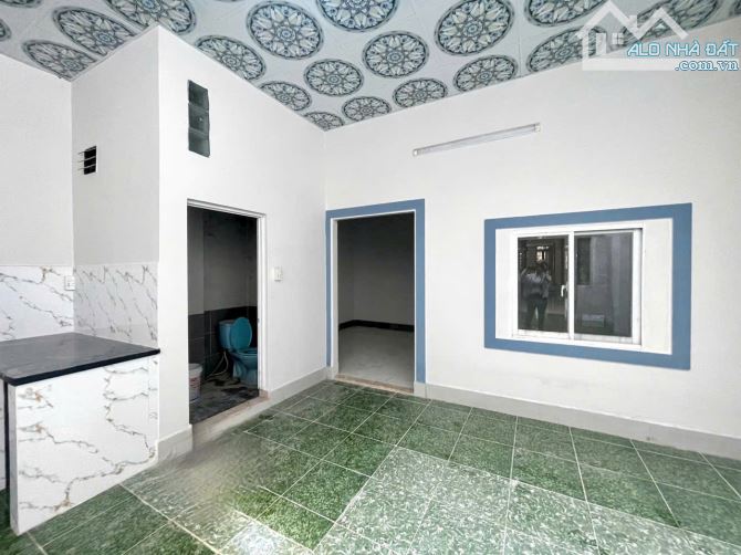 Nhà mặt tiền Lê Thị Bay, xã Tân Thạnh Đông dt 329m2 2 lầu 7pn 3wc giá 5,5 tỷ - 5